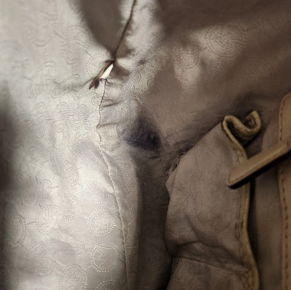 Large Michael Kors tote and matching wallet - Picture 10 of 16